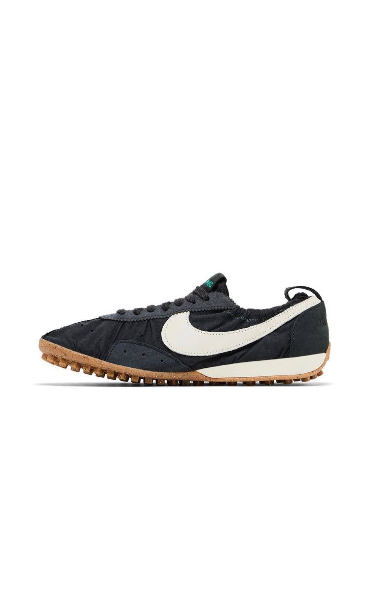 Nike Moon Shoe SP
Jacquemus Off Noir