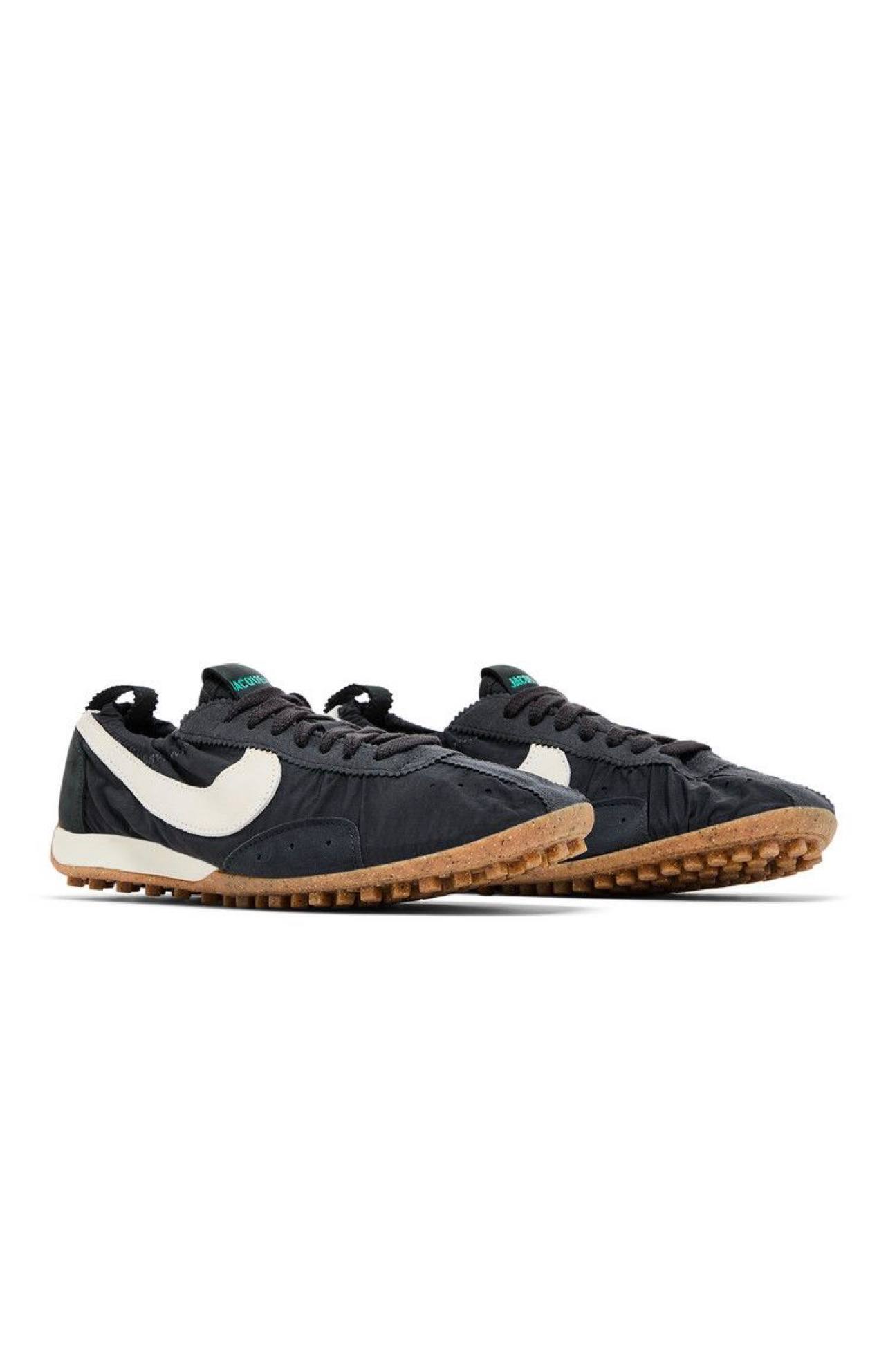 Nike Moon Shoe SP
Jacquemus Off Noir
